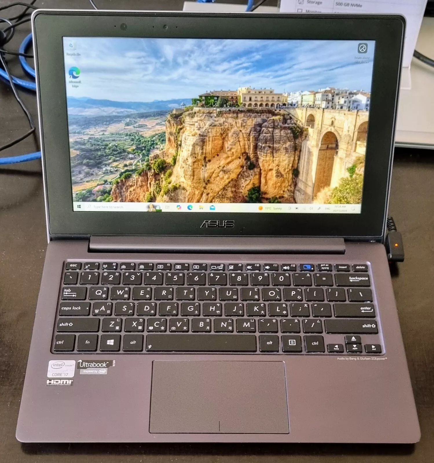 Asus Taichi 21 Dual screen Ultraportable, Intel i7, 256 GB SSD Eng/Chin Keyboard